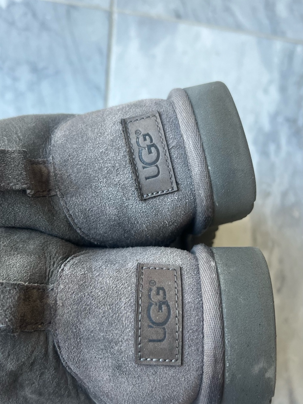 Authentic UGGS gray women size 7 - Picture 5 of 7